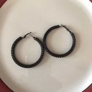 Pierced earrings hoops